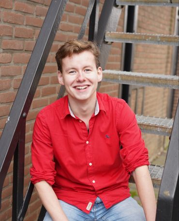 Bas De glimlach achter de schermen​